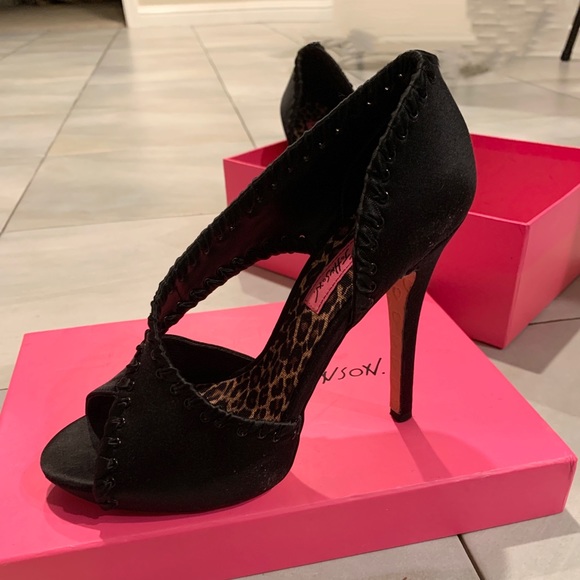Betsey Johnson Walter pump - Picture 3 of 6